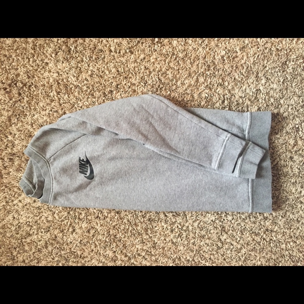 Nike gray crew neck sweatshirt